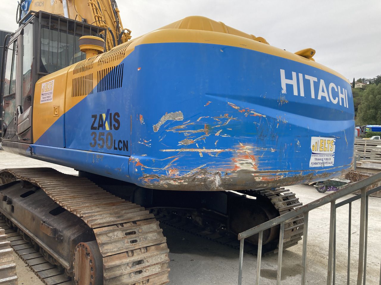 2008 Hitachi Zaxis 350LCN crawler excavator, rear three-quarter view 2008 Hitachi Zaxis 350LCN crawler excavator, rear three-quarter view