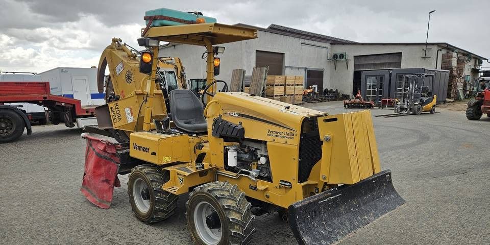 2017 Vermeer RTX450 wheel excavator, front three-quarter view