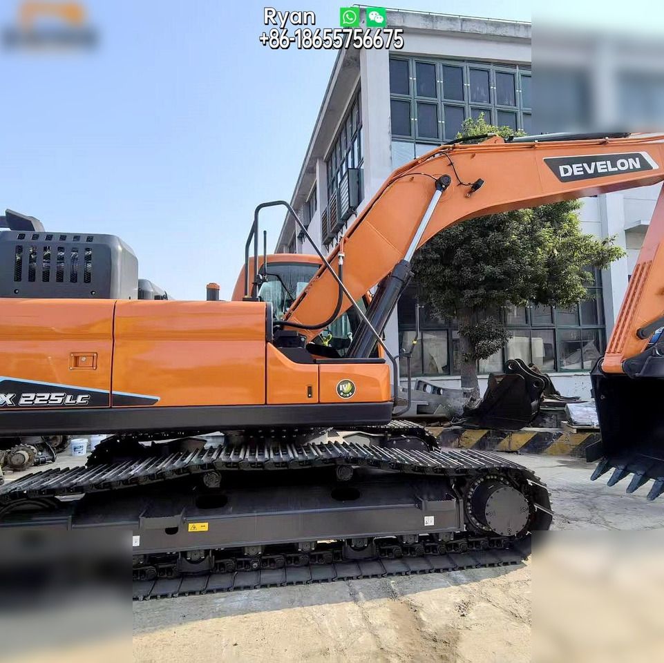 2025 Develon DX225 LC-10 crawler excavator side view 2025 Develon DX225 LC-10 crawler excavator side view