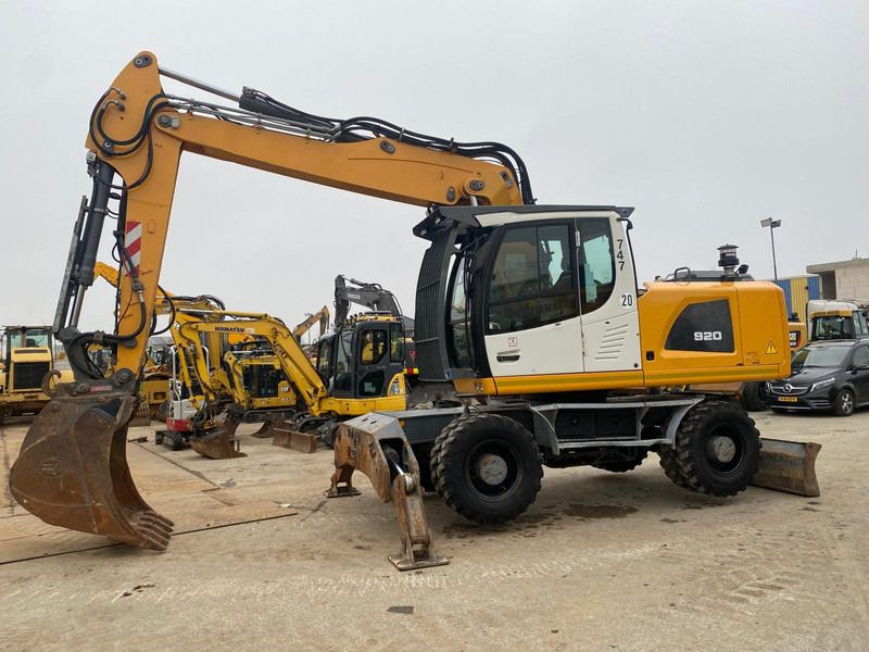 2017 Liebherr A920 Litronic wheel excavator, side profile view 2017 Liebherr A920 Litronic wheel excavator, side profile view