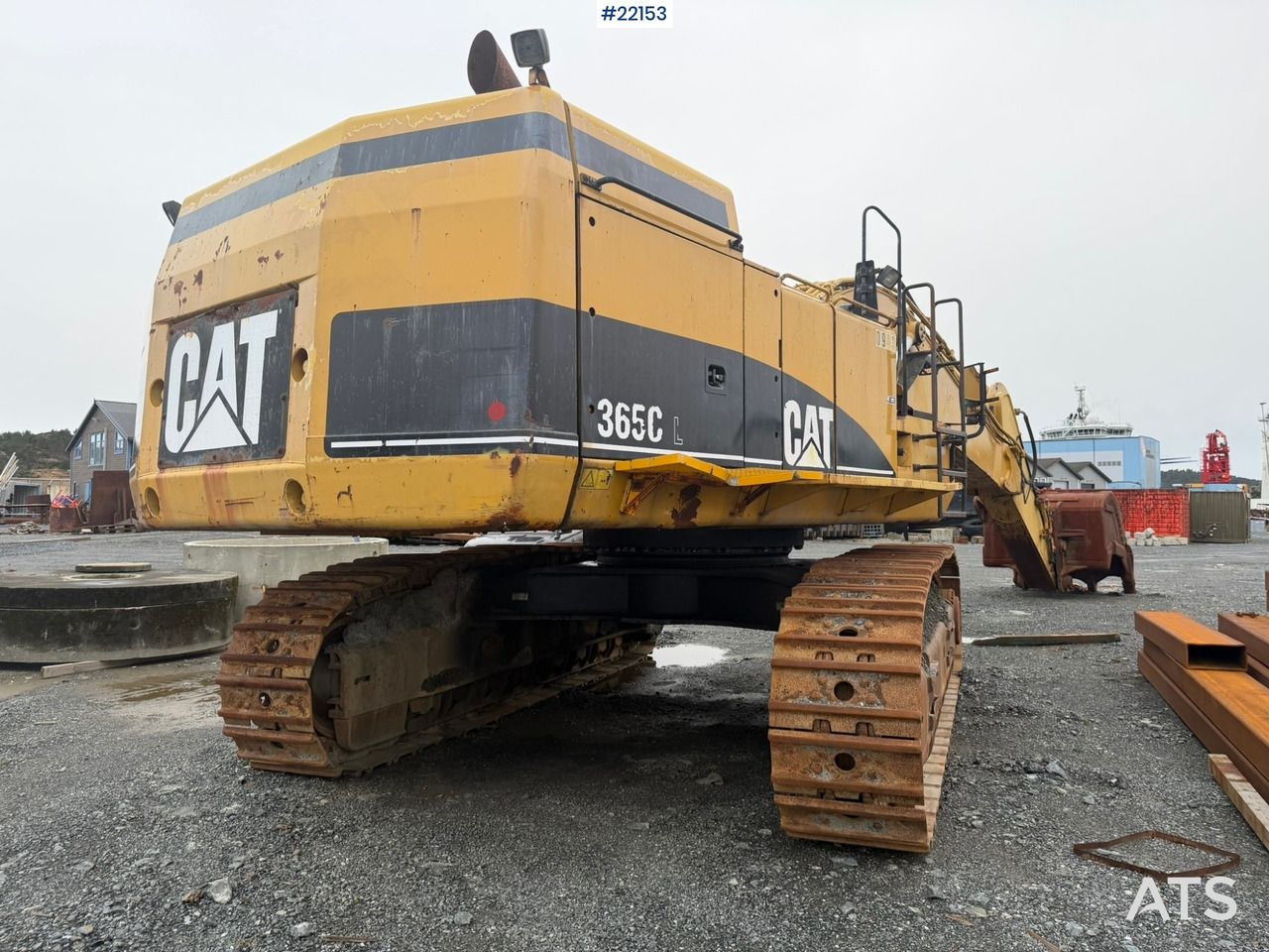 2006 Caterpillar 365C excavator, rear three-quarter view 2006 Caterpillar 365C excavator, rear three-quarter view
