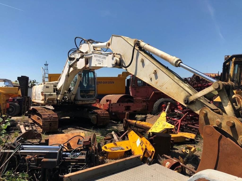 2006 New Holland E215B Pelle sur chenilles 2006 New Holland E215B Pelle sur chenilles