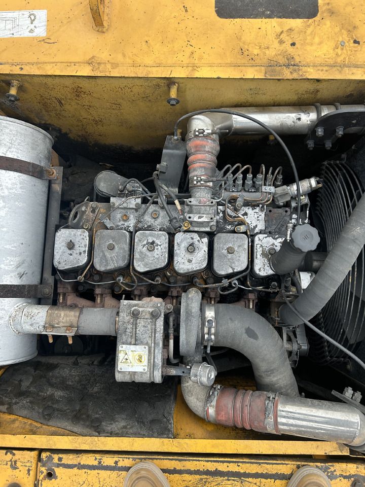 2021 Hyundai R210W-7 wheel excavator engine compartment view