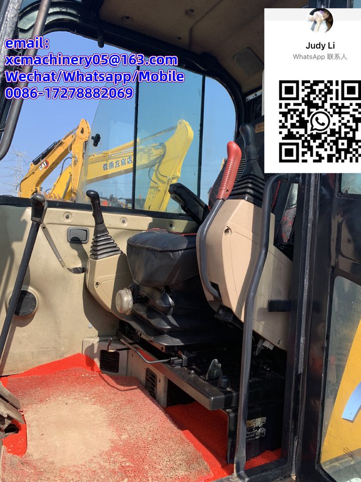 2020 Doosan DX60-7 mini excavator interior view 2020 Doosan DX60-7 mini excavator interior view