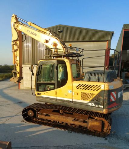 2016 Hyundai R140LC-9A crawler excavator, side view 2016 Hyundai R140LC-9A crawler excavator, side view