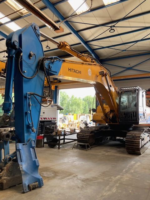 2008 Hitachi ZX350LCN-3 crawler excavator side view 2008 Hitachi ZX350LCN-3 crawler excavator side view