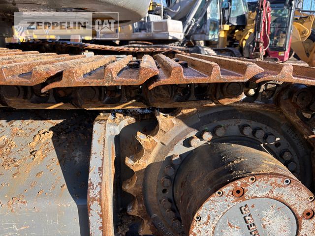 2019 Liebherr R926 crawler excavator track and drive motor detail 2019 Liebherr R926 crawler excavator track and drive motor detail