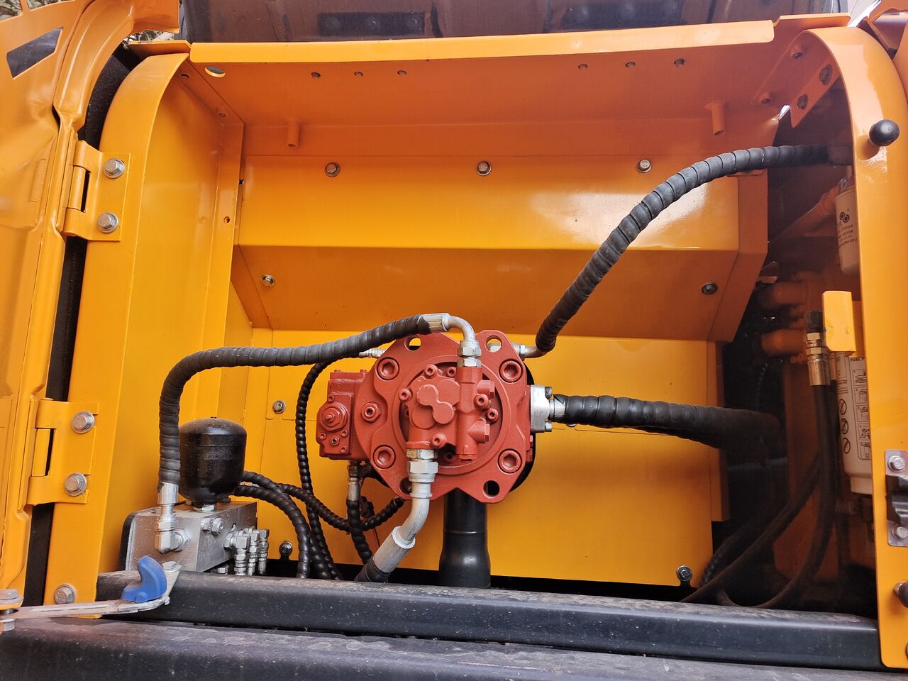 2025 Hyundai R305LC-9T crawler excavator engine compartment view