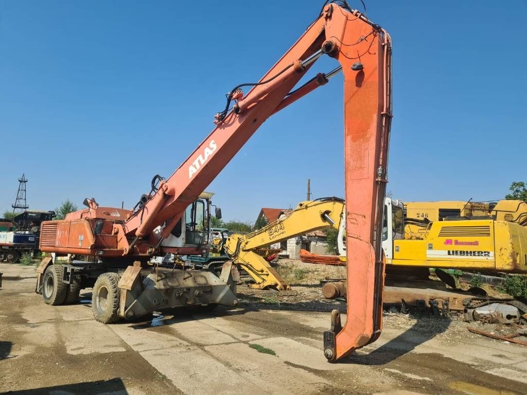 1996 Atlas 1804 material handler, side view
