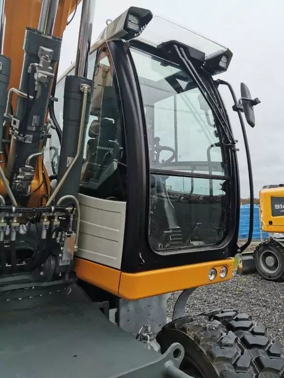 2023 Liebherr A920LITRONIC G6.0-D excavator cab close-up