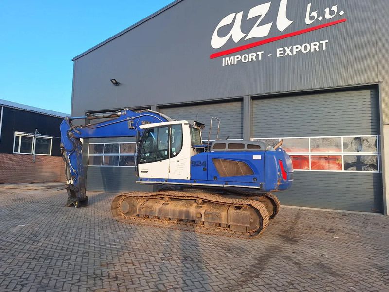 2014 Liebherr R924LC crawler excavator, side view 2014 Liebherr R924LC crawler excavator, side view