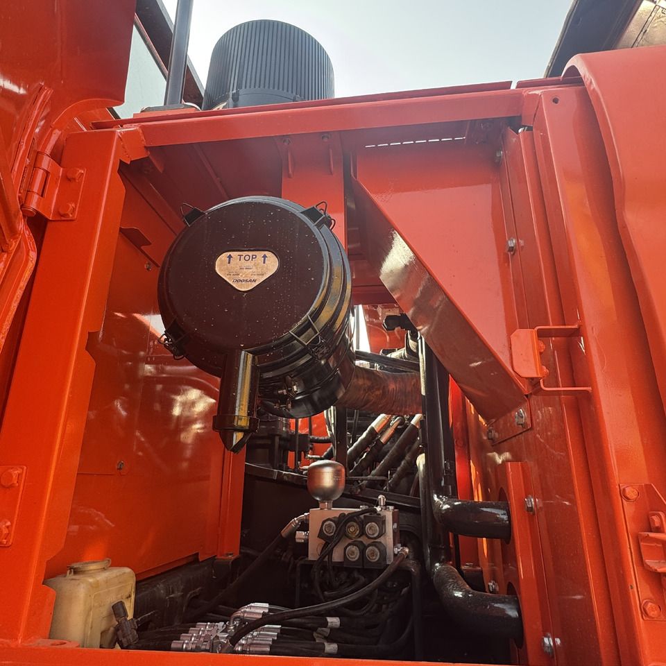 2023 Doosan DX300-9C crawler excavator engine compartment view 2023 Doosan DX300-9C crawler excavator engine compartment view