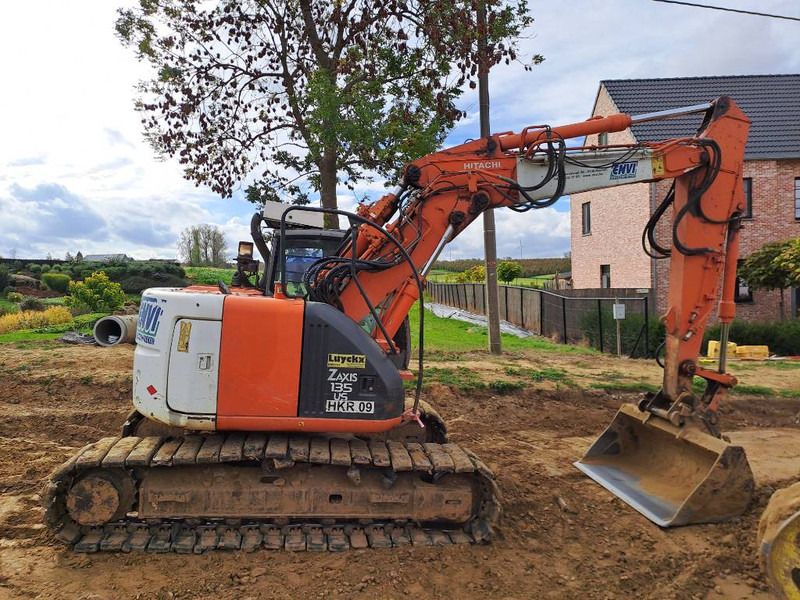 2007 Hitachi Zaxis 135 US crawler excavator side view 2007 Hitachi Zaxis 135 US crawler excavator side view