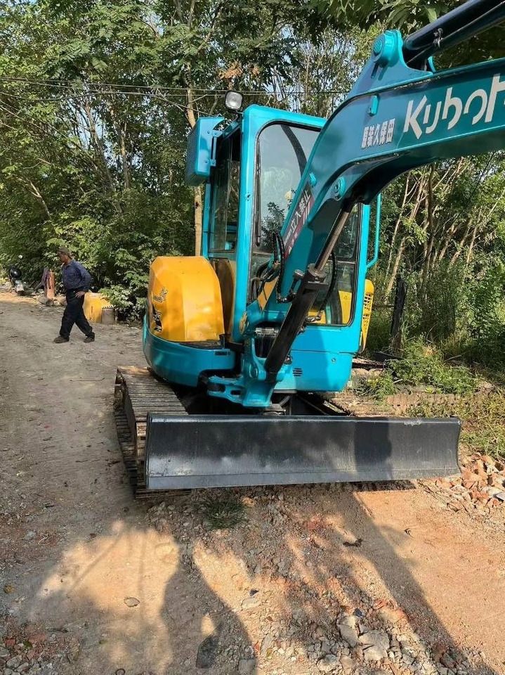 2023 Kubota U35 mini excavator, front three-quarter view 2023 Kubota U35 mini excavator, front three-quarter view