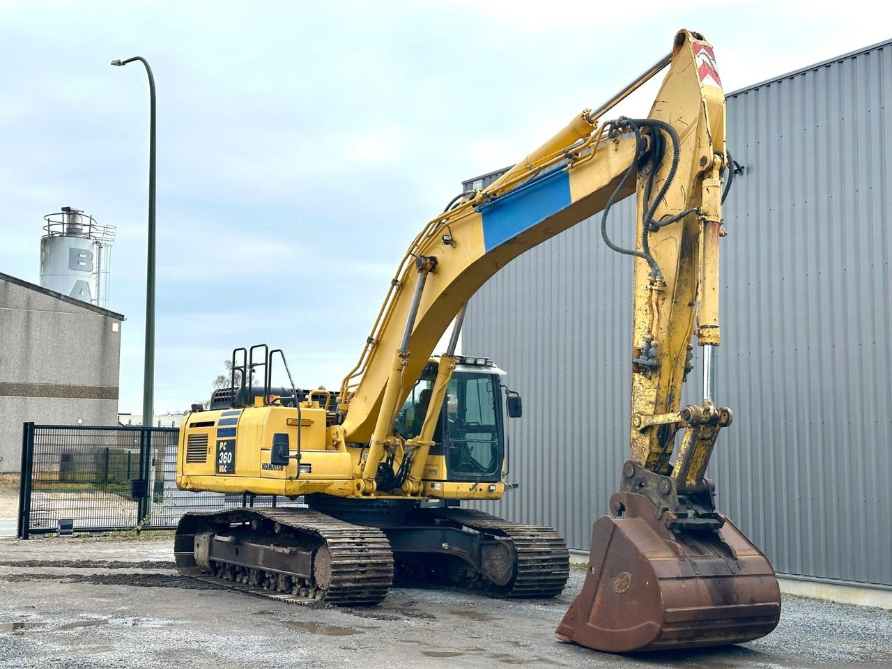 2015 Komatsu PC360LC-10 crawler excavator, side view