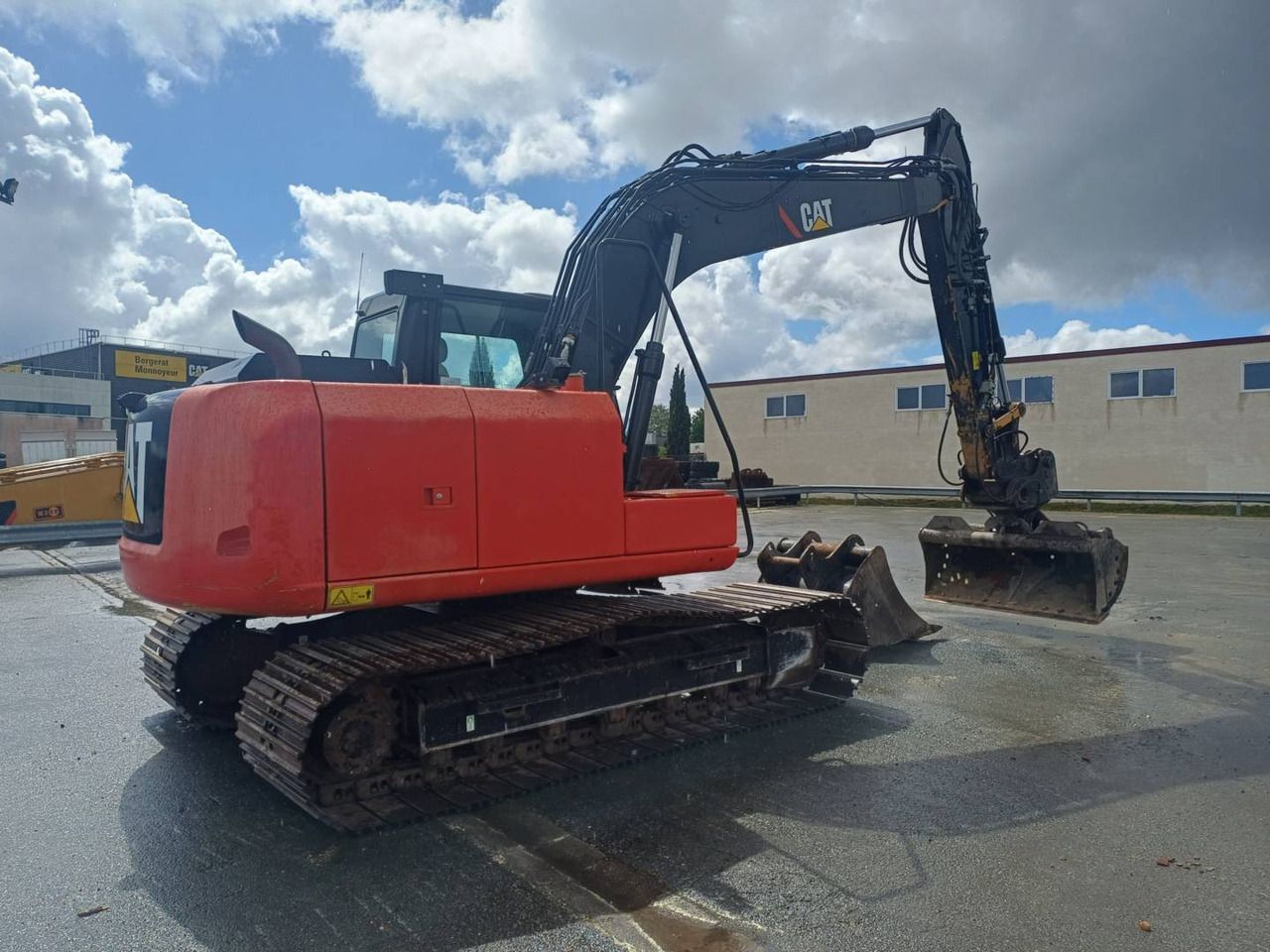 2020 Caterpillar 313F GC crawler excavator, side view