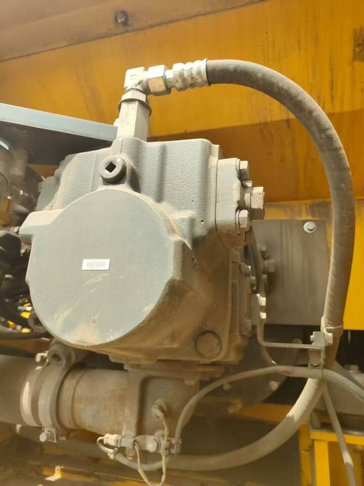 2022 Komatsu PC500 crawler excavator hydraulic pump detail 2022 Komatsu PC500 crawler excavator hydraulic pump detail