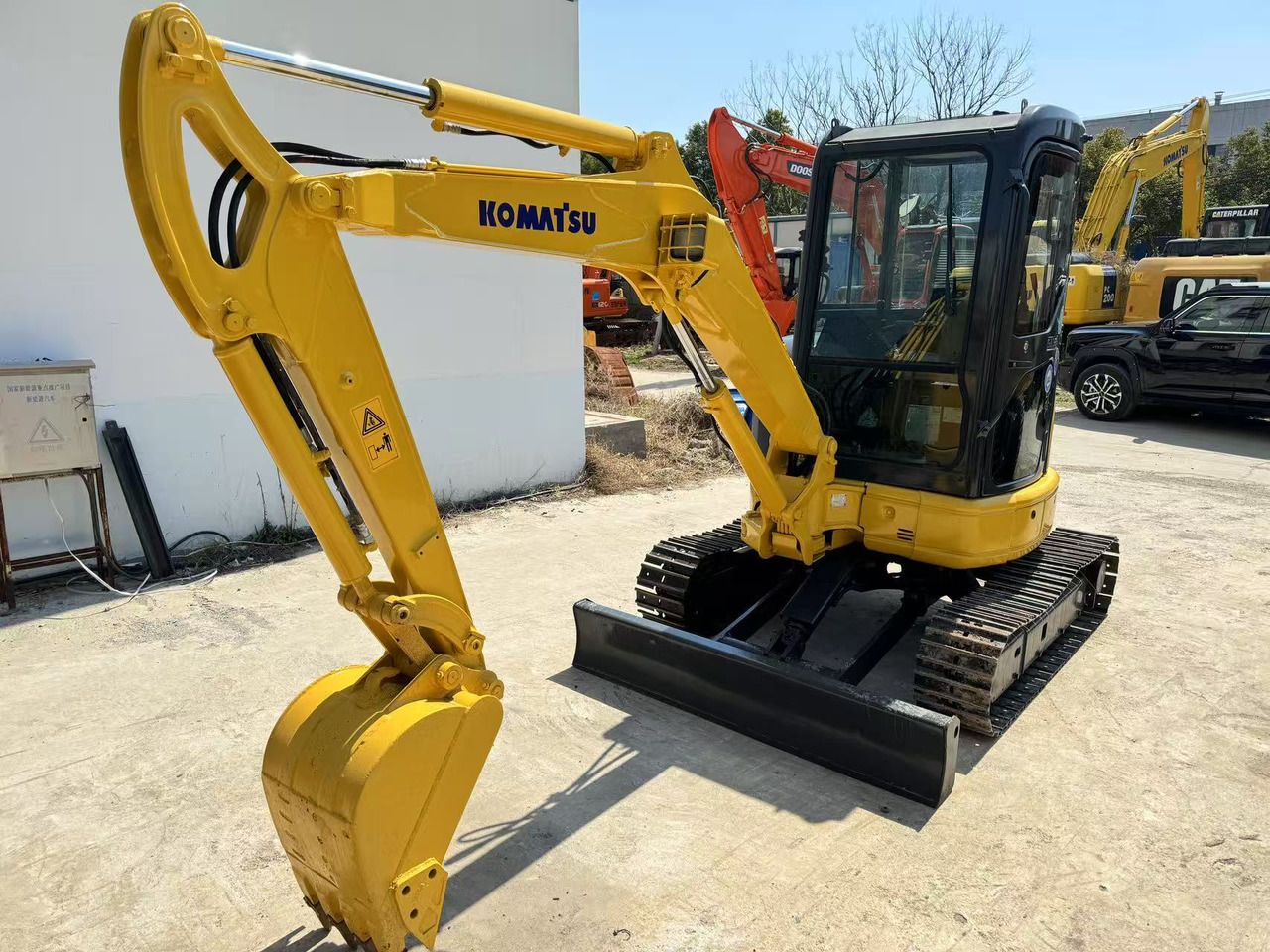 2020 Komatsu PC35MR mini excavator, front three-quarter view 2020 Komatsu PC35MR mini excavator, front three-quarter view