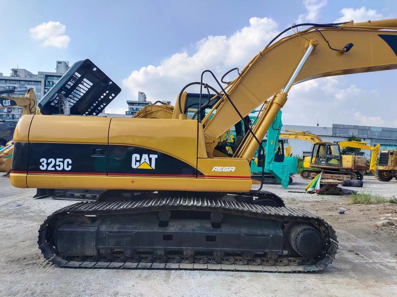 2018 Caterpillar 325C crawler excavator, side view