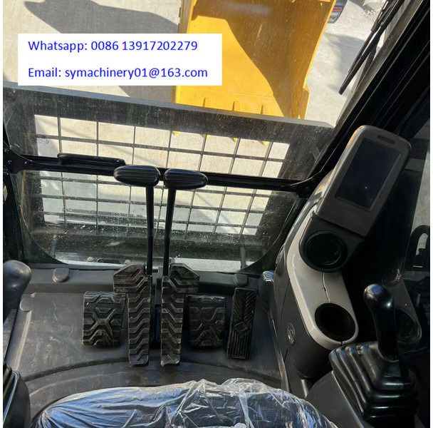 Widok wnętrza kabiny koparki gąsienicowej 2021 Caterpillar 320D Widok wnętrza kabiny koparki gąsienicowej 2021 Caterpillar 320D