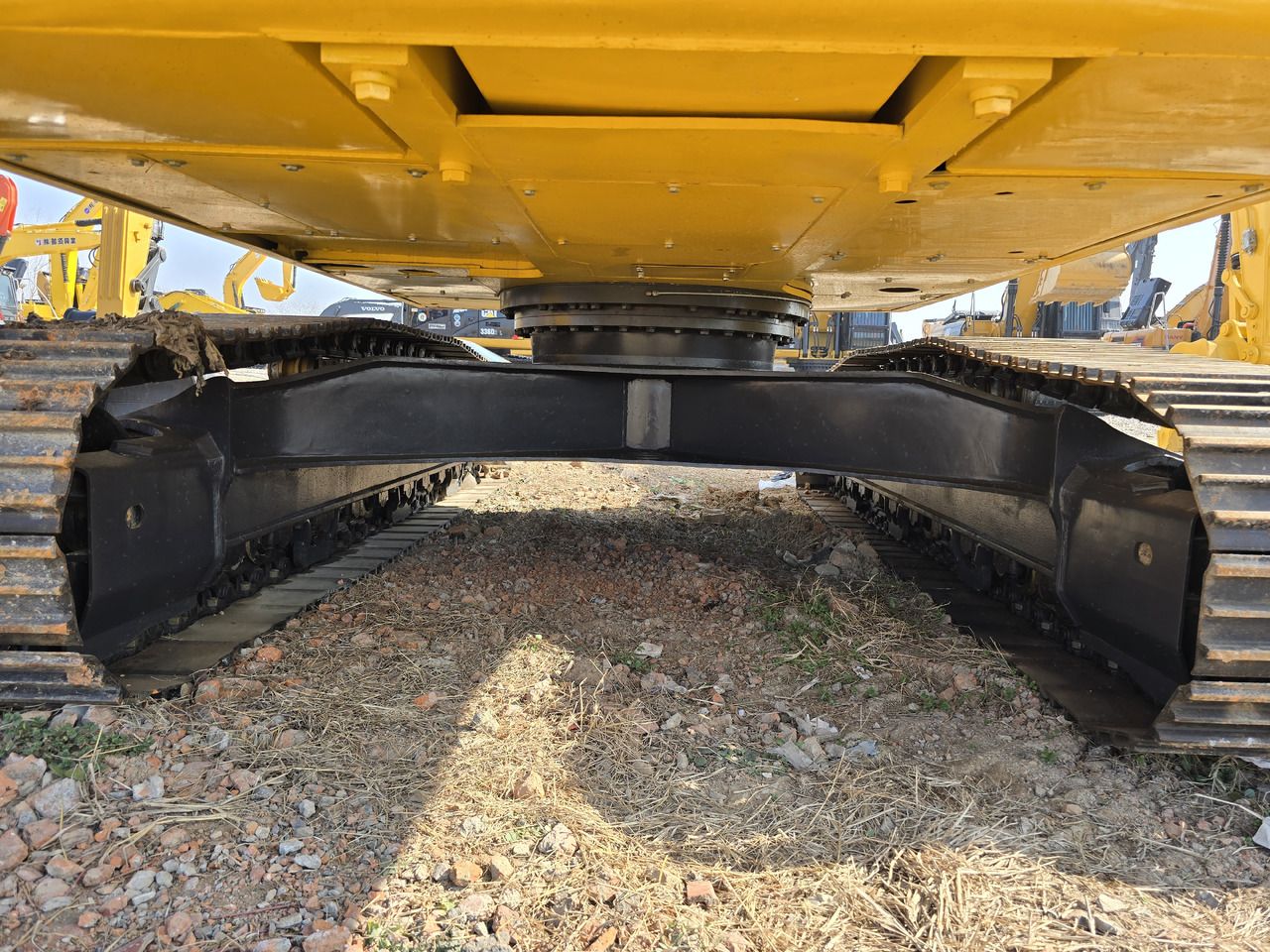 2024 Komatsu PC240-8 crawler excavator undercarriage view 2024 Komatsu PC240-8 crawler excavator undercarriage view