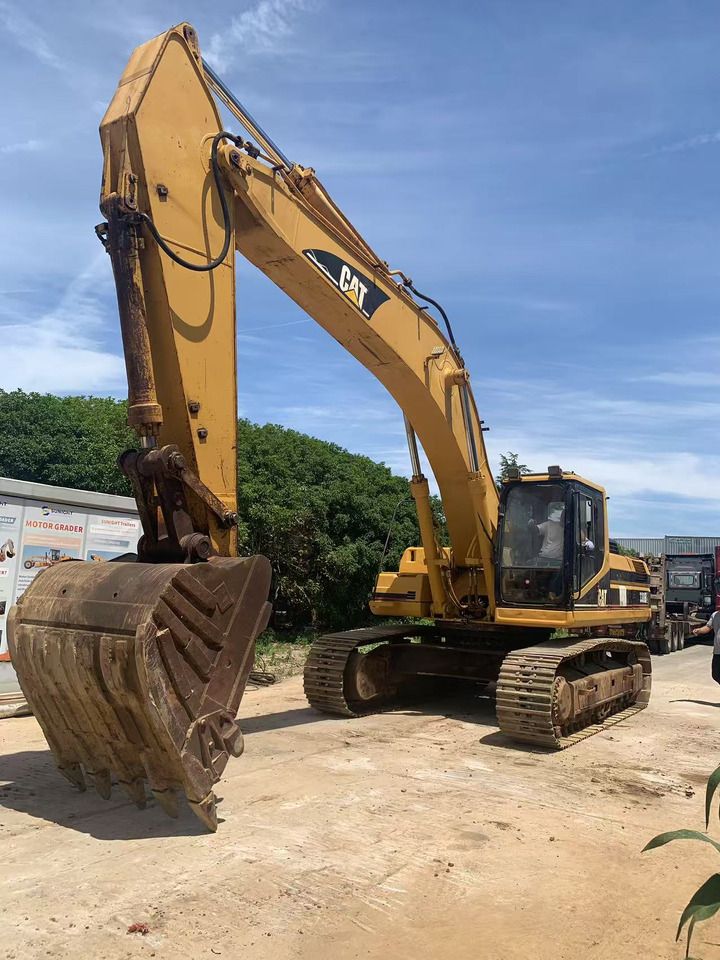 2018 Caterpillar 330BL crawler excavator, front three-quarter view 2018 Caterpillar 330BL crawler excavator, front three-quarter view