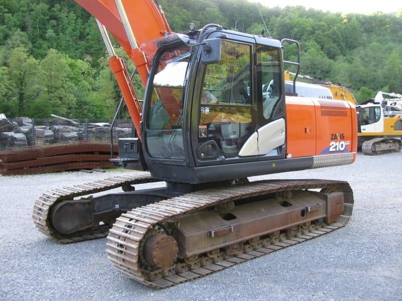 2017 Hitachi Zaxis 210LC crawler excavator side view 2017 Hitachi Zaxis 210LC crawler excavator side view