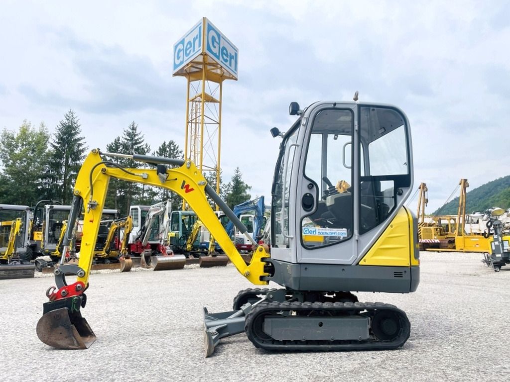 2019 Wacker Neuson ET16 mini excavator side view 2019 Wacker Neuson ET16 mini excavator side view