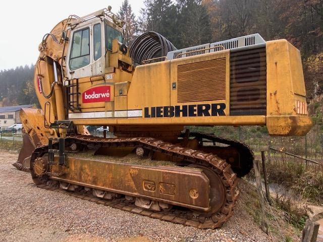 1999 Liebherr R984 B LITRONIC crawler excavator, side view