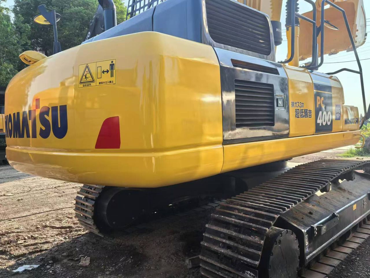 2024 Komatsu PC400-8 crawler excavator rear quarter view 2024 Komatsu PC400-8 crawler excavator rear quarter view