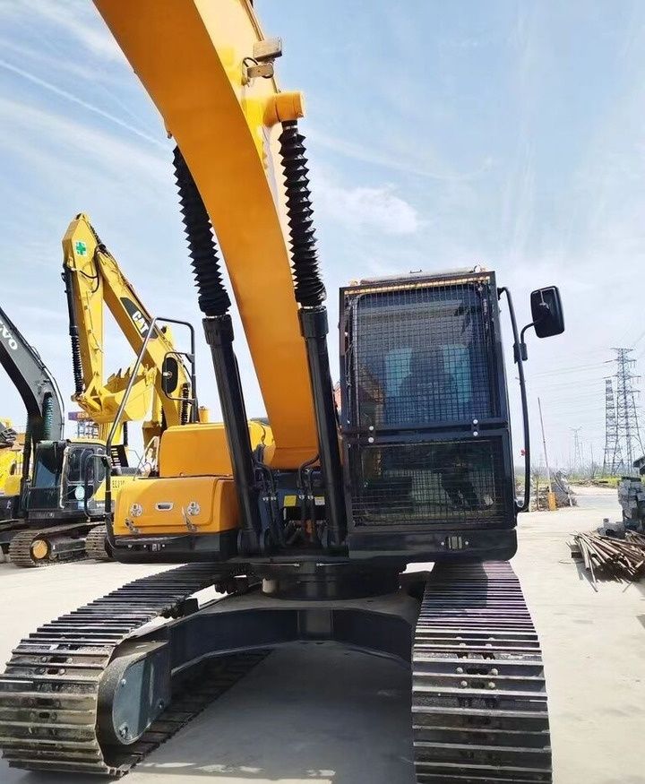 Hyundai R220-9S crawler excavator, front view