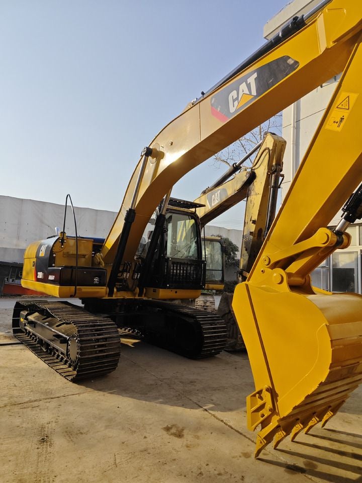 Caterpillar 320D pelle sur chenilles, vue latérale