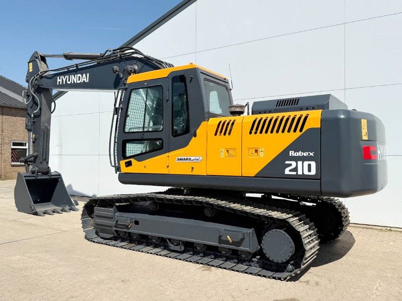 2025 Hyundai R210 Robex crawler excavator, side view 2025 Hyundai R210 Robex crawler excavator, side view