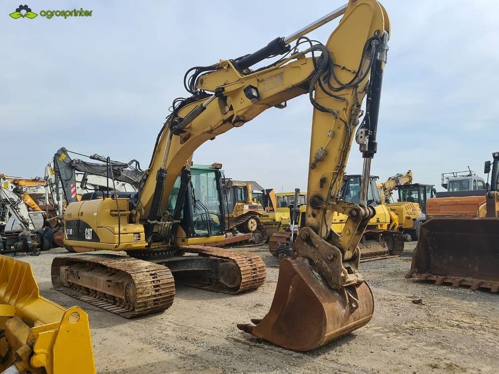 2008 Caterpillar 319DL crawler excavator, side view 2008 Caterpillar 319DL crawler excavator, side view