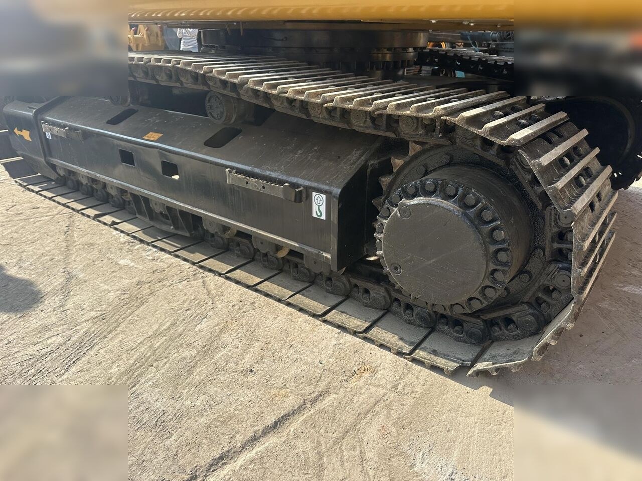 2022 Caterpillar 330D crawler excavator track assembly view 2022 Caterpillar 330D crawler excavator track assembly view