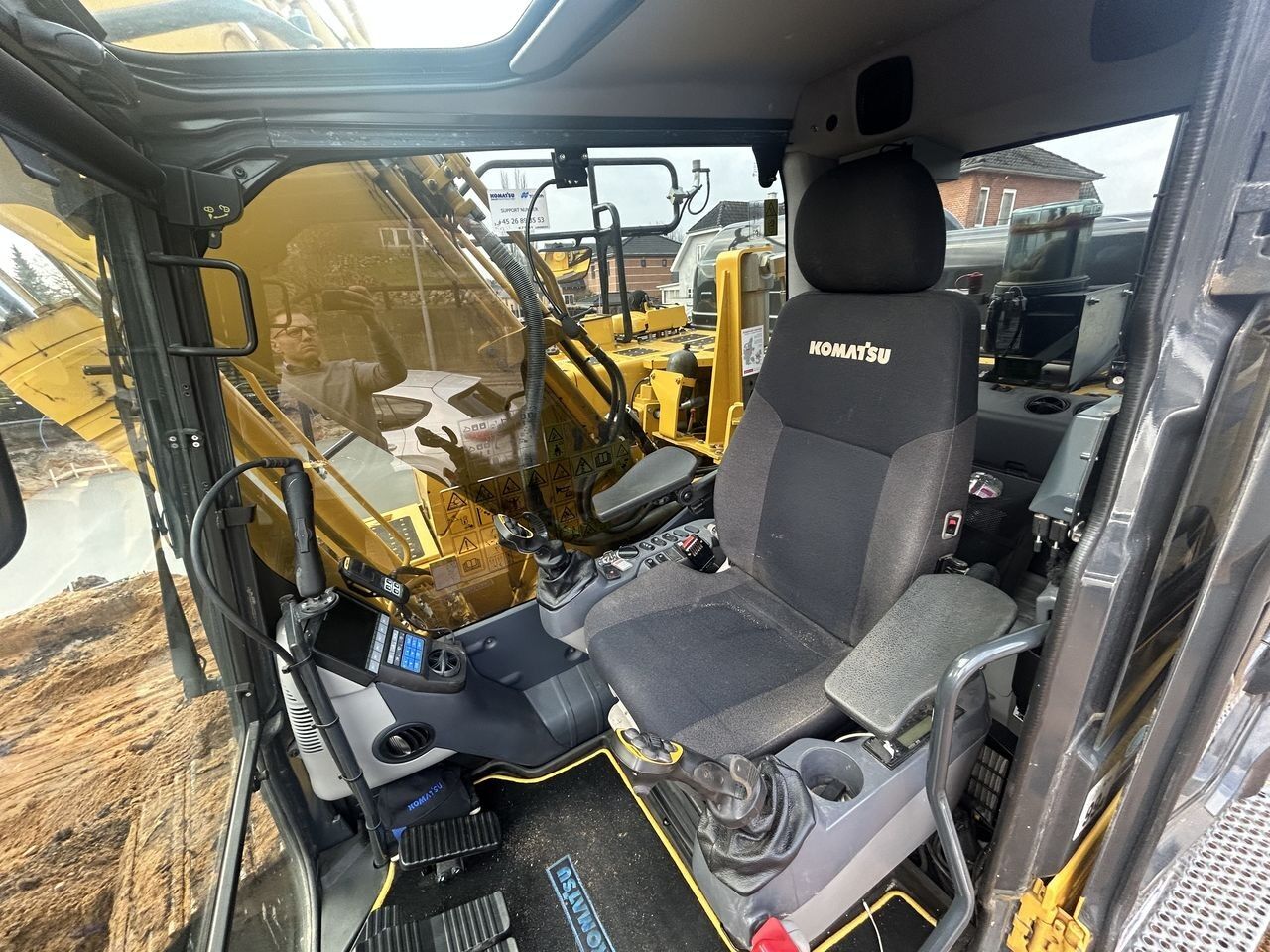 2023 Komatsu PC170LC-11EO excavator interior cab view 2023 Komatsu PC170LC-11EO excavator interior cab view