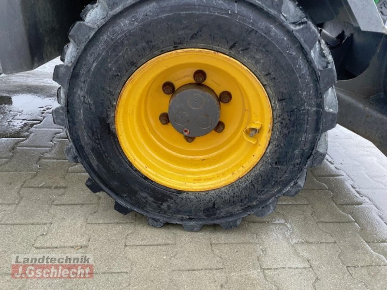 2016 Volvo EW60E wheel excavator tire and rim detail 2016 Volvo EW60E wheel excavator tire and rim detail