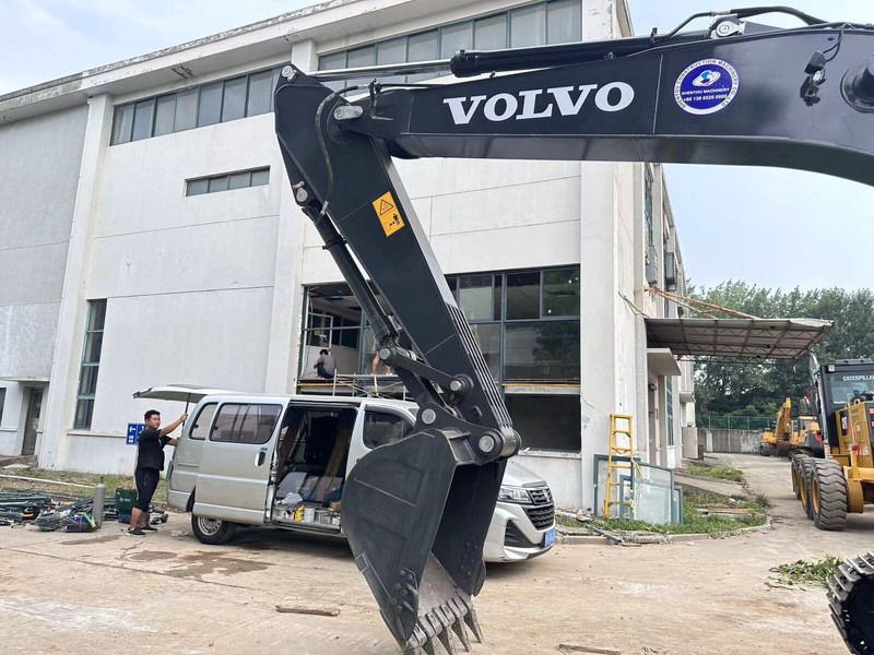 2023 Volvo EC210DL crawler excavator boom and bucket detail 2023 Volvo EC210DL crawler excavator boom and bucket detail