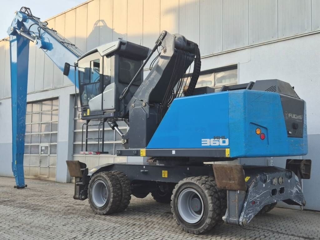 2022 Fuchs MHL360 F material handler, side view 2022 Fuchs MHL360 F material handler, side view
