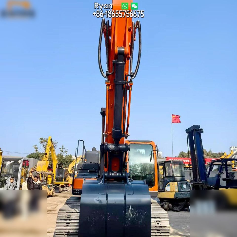 2025 Develon DX225 LC-10 crawler excavator, front view 2025 Develon DX225 LC-10 crawler excavator, front view