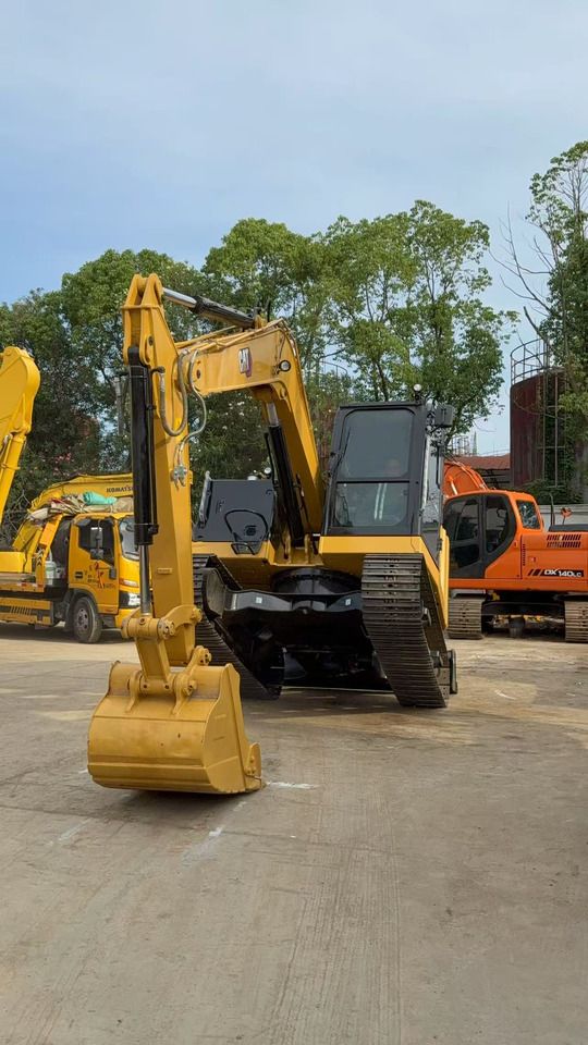 2021 Caterpillar 307.5 mini excavator, front view 2021 Caterpillar 307.5 mini excavator, front view