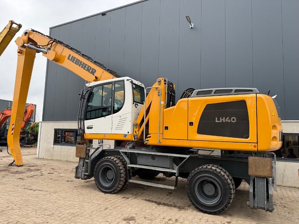 2022 Liebherr LH40 M material handler, side view 2022 Liebherr LH40 M material handler, side view