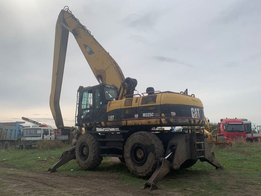 2005 Caterpillar M325C MH material handler, rear three-quarter view 2005 Caterpillar M325C MH material handler, rear three-quarter view