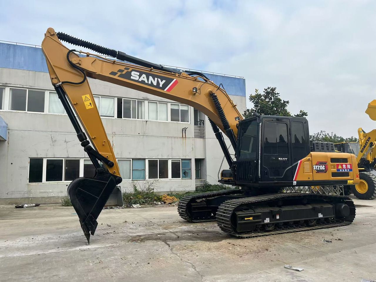 2024 Sany SY215C crawler excavator, side view 2024 Sany SY215C crawler excavator, side view
