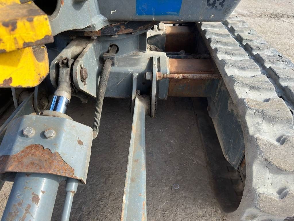 2013 Wacker Neuson ET18 mini excavator undercarriage detail