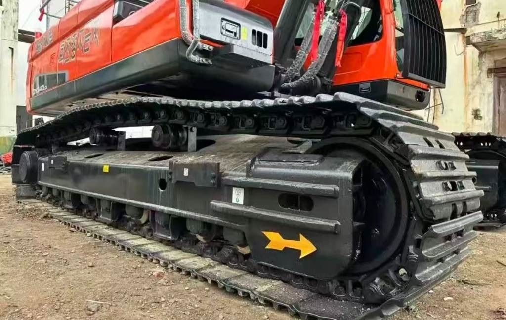 2024 Doosan DX340 crawler excavator undercarriage view 2024 Doosan DX340 crawler excavator undercarriage view