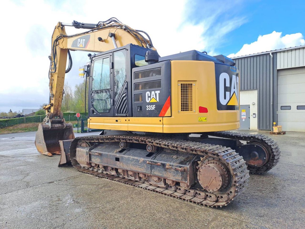 2019 Caterpillar 335F CR crawler excavator, rear three-quarter view 2019 Caterpillar 335F CR crawler excavator, rear three-quarter view