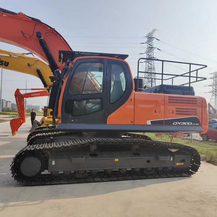 2020 Doosan DX300LC crawler excavator side view 2020 Doosan DX300LC crawler excavator side view