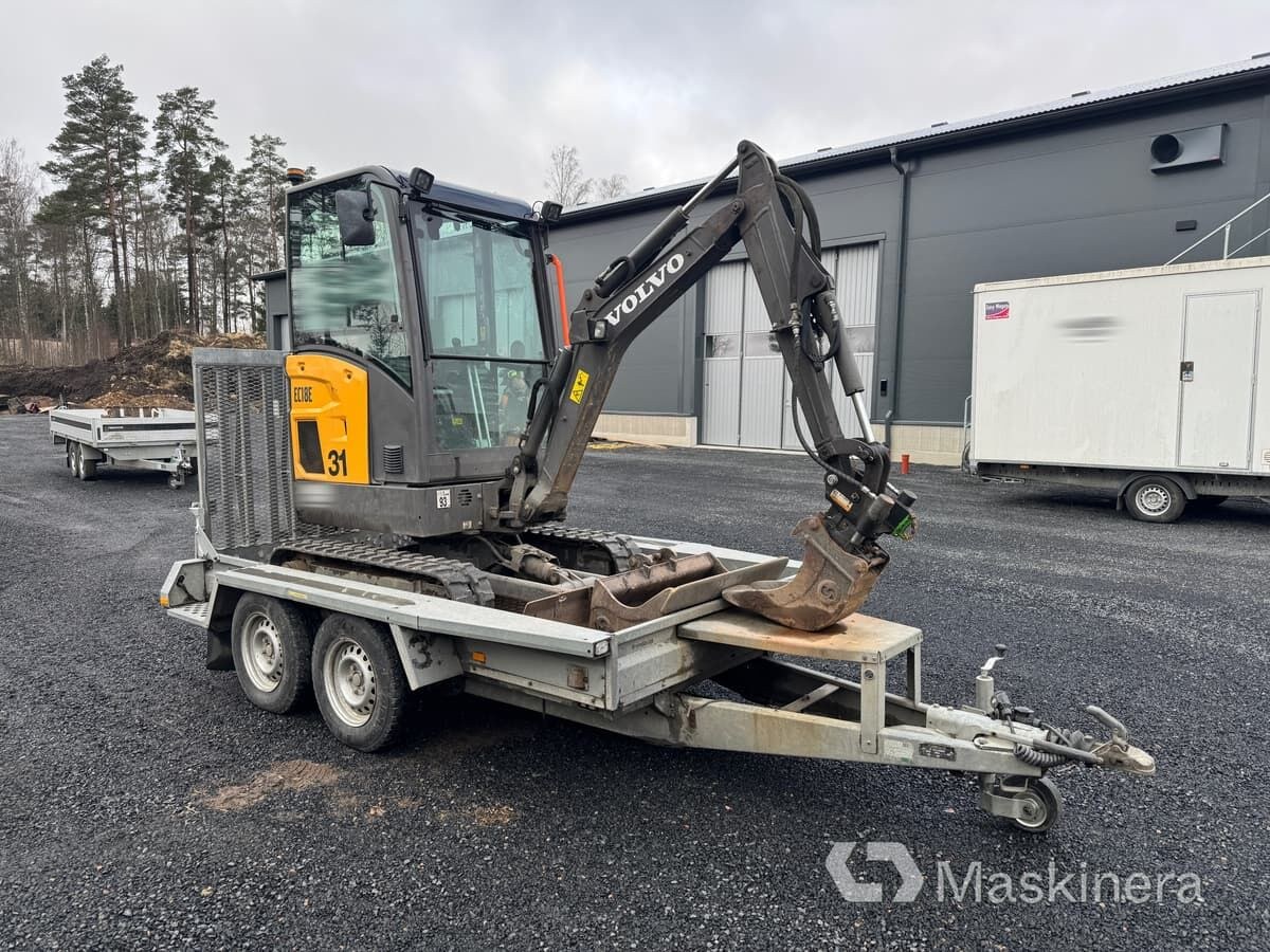 2019 Volvo EC18E crawler excavator on a trailer 2019 Volvo EC18E crawler excavator on a trailer