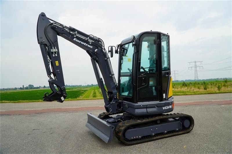 Eurotrac HE26-SR mini excavator, side view Eurotrac HE26-SR mini excavator, side view